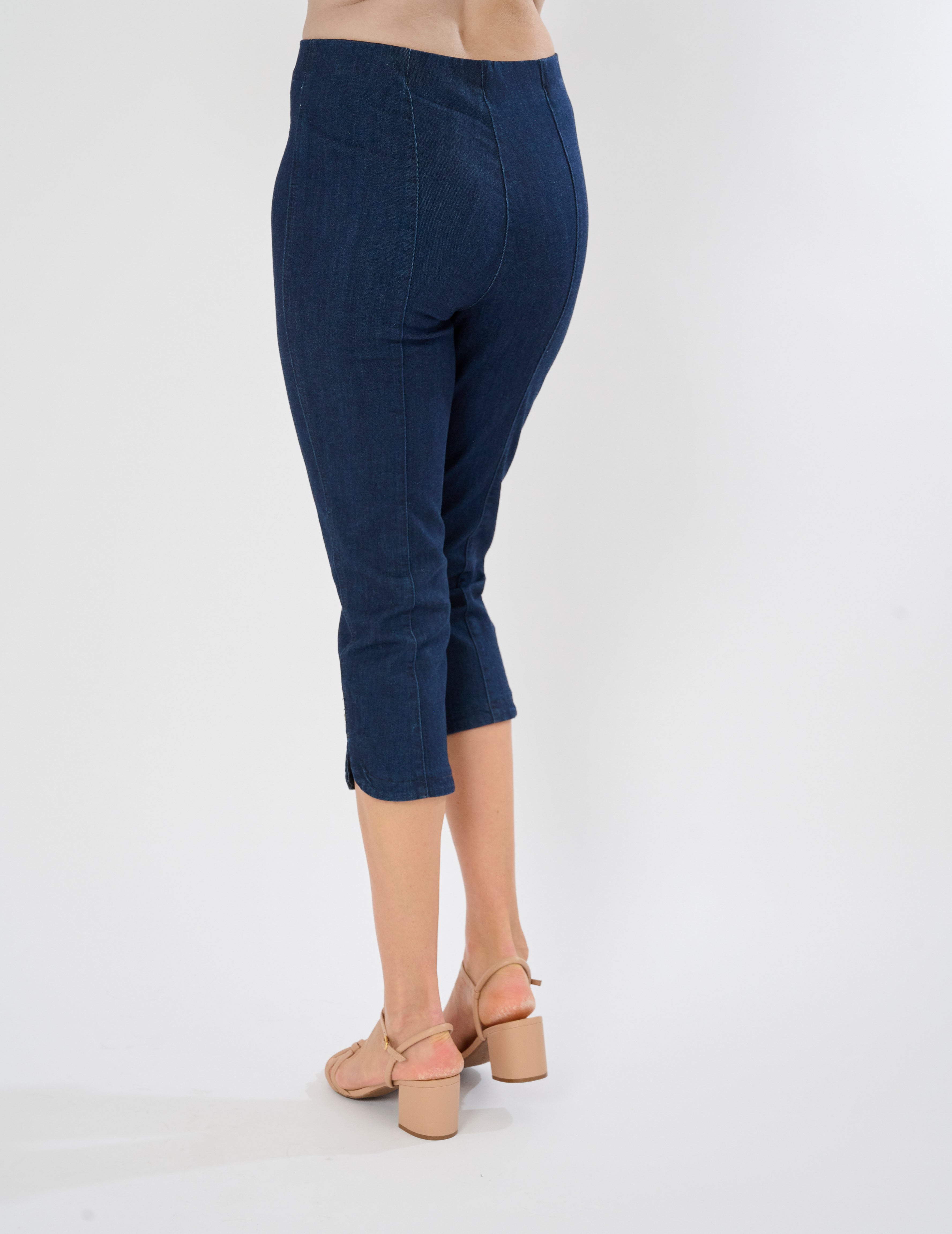 Nia Capri – Intro Clothing