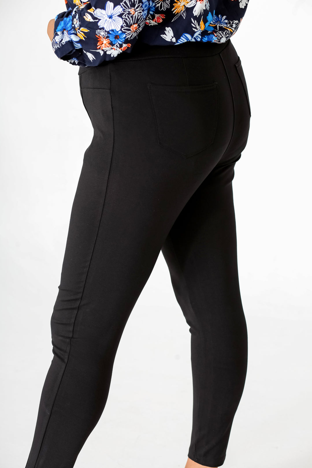 Bella Slim-Her Seam Front Pull-On Leggings - INTROclothing