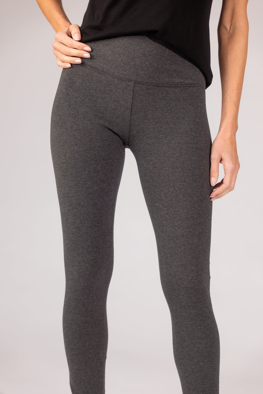 Intro Knit Jersey Love The Fit Pull-On Embroidered Scallop Hem Capri  Leggings