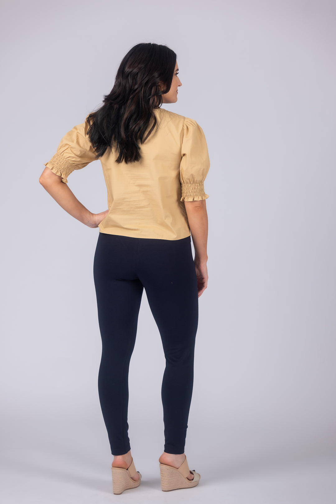 Intro Knit Jersey Love The Fit Pull-On Embroidered Scallop Hem Capri  Leggings