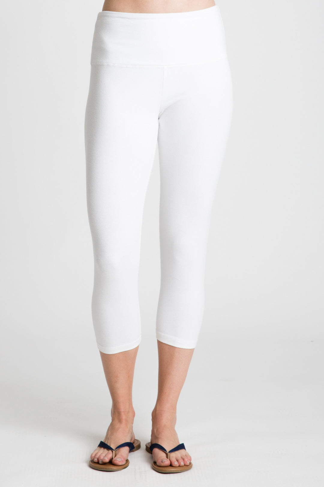 Intro Tummy Control High Waist Capri Length Legging, White, S :  : Fashion